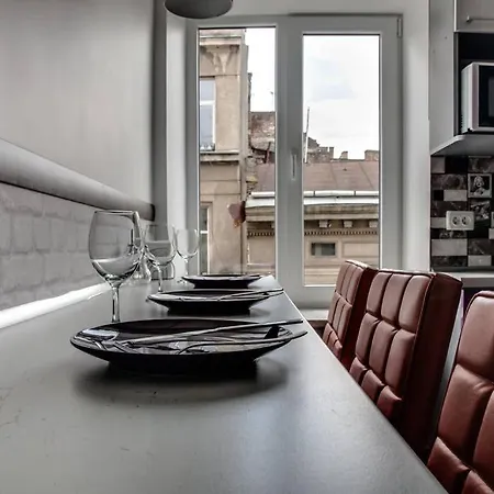 Romantic - центр львова , з видом на місто Apartment